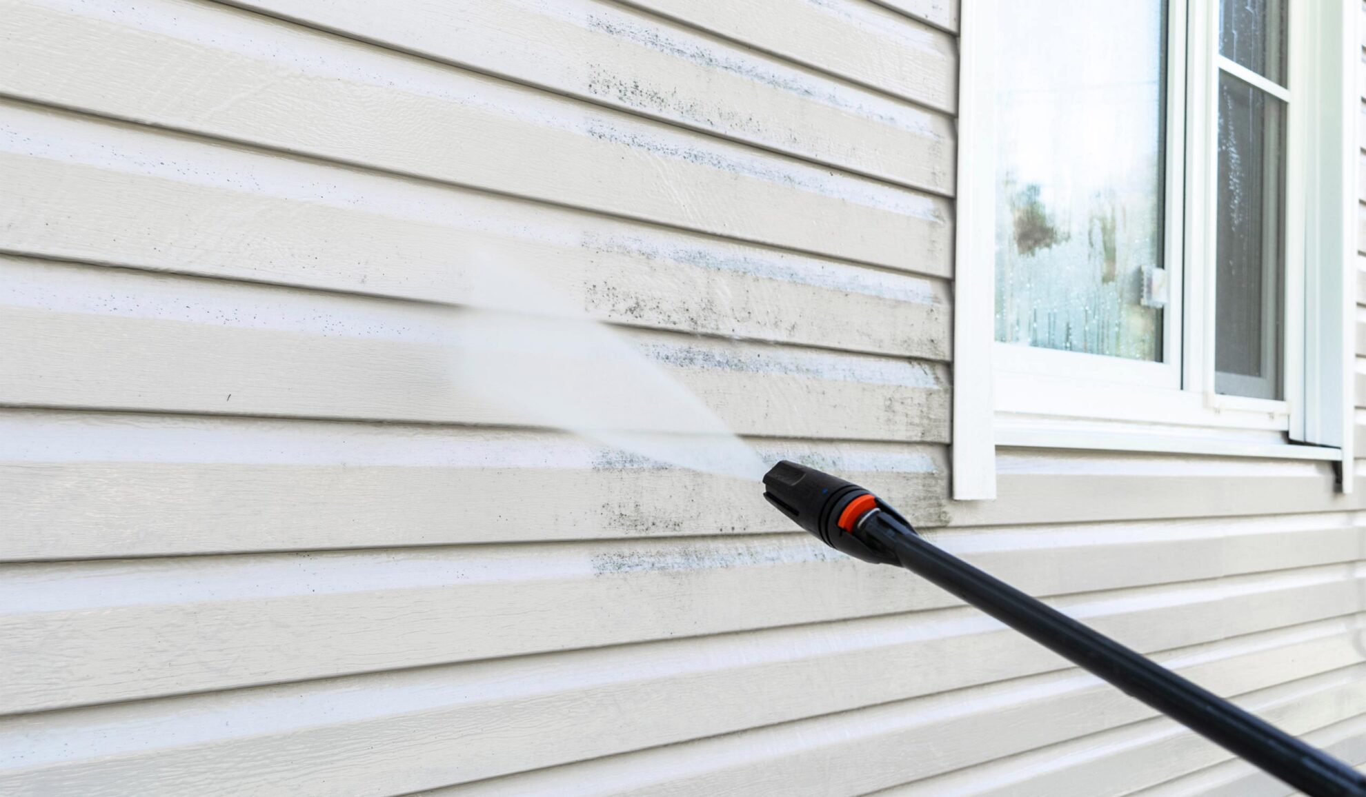 pressure washer close up cleaning house dirty siding fort lauderdale fl